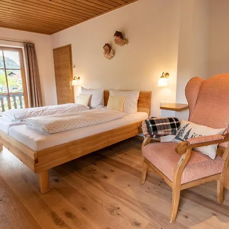 ベッド・アンド・ブレックファスト Gaestehaus Neu Am Passionstheater オーバーアマーガウ