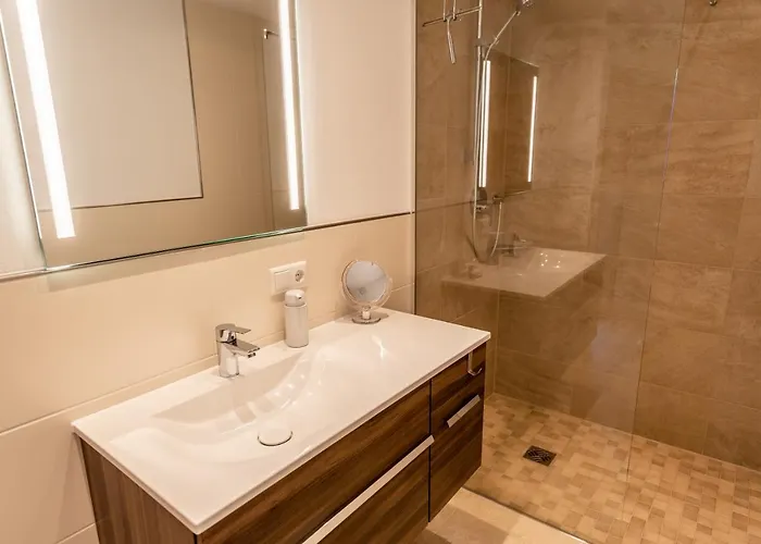 فندق مبيت وإفطار Gaestehaus Neu Am Passionstheater